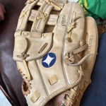Spalding Leather TPG-SB1 Tournament Plus Baseball Glove Left Catch 42-503. Fixed Price $30.74.