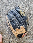 Rawlings Player Preferred Series Fastback Model Rht Through Glove RSG1D 13.5. Fixed Price $28.49.