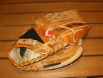 Louisville Slugger Player Series Baseball Glove Rht Leather HBG25F 12.5 Inch. Fixed Price $30.00.