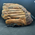 Demarini Onyx A0750 OX125 Fastpitch Softball Glove 12.5" Right Hand Throw. Fixed Price $29.99.