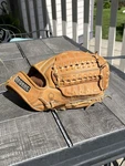Regent 03375 Handcrafted Baseball Glove Top Grain Cowhide. Fixed Price $14.99.