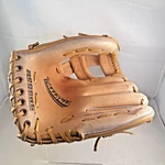 Regent Baseball Glove 03122 The Avenger Rht Pre-owned *read*. Fixed Price $8.99.