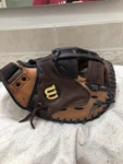 Wilson A440 Girls Broken In Snug Fit 31 Softball Catchers Mitt Left Throw. Fixed Price $100.00.