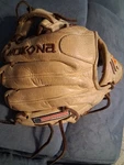 Nokona Alpha Select S-100 American Made Discontinued Rare 10.5 Glove Youth Rht. Fixed Price $270.00.