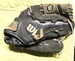 Wilson 12" Right Handed Thrower Baseball Glove Mitt A03RB15B5125 Black R350. Fixed Price $13.95.