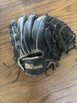 Wilson A1000 12 Glove Black Rht Leather Baseball Softball. Fixed Price $89.99.