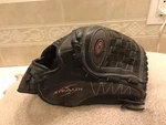 Easton SS125 12.5 Baseball Softball Pitchers Glove Right Hand Throw. Fixed Price $65.00.
