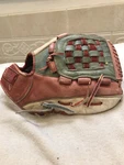 Rawlings GJ62 11 Roberto Clemente Baseball Softball Glove Right Hand Throw. Fixed Price $150.00.