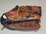 Rawlings Sandlot 14" Rht Softball/bastball Glove Right Throw Leather SR140. Fixed Price $40.00.