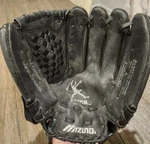 Mizuno Finch Prospect Leather Softball Glove Black Gpp 1210MC Rht Max Flex. Fixed Price $21.99.