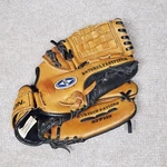 Easton NFP115 Natural Fastpitch Baseball Glove Leather Rht 1/2 Pattern Tan.. Fixed Price $22.00.