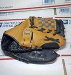 Spalding Tee Ball Glove 10 1/2 Inch 200 Rht. Fixed Price $9.09.
