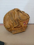 Vintage Catchers Mitt Glove Regent CM-9 Major League Model Right Hand Throw. Fixed Price $19.95.