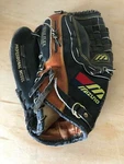 Mizuno Professional Model MZ1391 13" Left Tan/black Super Flex Palm. Fixed Price $17.59.