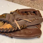Mag-soft Baseball Glove MS2697 Right Hand Throw Top Grain Leather. Fixed Price $9.99.