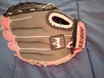 Louisville Diva DV-1050 10.5 Slightly Used Girls Softball Glove Left Hand. Fixed Price $11.34.