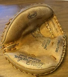 Vintage Wilson A2510 Bill Freehan Hinged-web Catchers Mitt Baseball Glove Rht. Fixed Price $34.95.