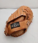 Zett 2500 Baseball Glove Right Hand Thrower Steerhide Professional Model. Fixed Price $24.94.