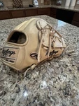 Rawlings Heart Of Hide PRO205M-9 11.5 Tan Leather Baseball Glove Lht. Fixed Price $250.00.