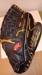 Rawlings Renegade RS135 Baseball Glove 1/2" Right Hand Throw. Fixed Price $35.00.