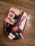 Rawlings WPL110NWS Players Series 11" Right Hand Throw Youth Baseball Glove. Fixed Price $19.99.
