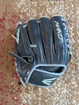 Easton Mako Beast MKYBST1150 Black Left Hand Baseball Glove 11.5" Professional. Fixed Price $40.00.