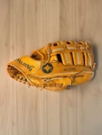 Spalding Softball Glove 42-5365 "the Classic" Ez-flex Right Hand Throw. Fixed Price $19.99.