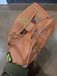 Youth Mizuno Power Close MPC-115 Professional Model Catchers Mitt Rht. Fixed Price $28.99.