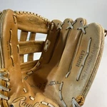 Rawlings RBG17 David Justice 12.5 Right Hand Throw Fastback Holdster Arch. Fixed Price $55.00.