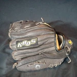 Nike Kaos 1008 Baseball Glove, Youth Rht Right Hand Throw. Fixed Price $16.95.