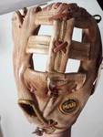 Mag Leaguer LL1997 Baseball Softball Glove Leather Right Handed Throw. Fixed Price $13.40.