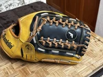 Franklin Fieldmaster 22603-12 12IN Leather Glove Yellow/black. Fixed Price $20.00.