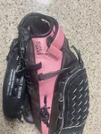 Mizuno Finch Prospect Series Gpl 1155 Girls 11.5 Left Baseball Glove. Fixed Price $9.99.