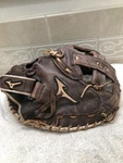 Mizuno GXS-90F1 Women Girls 34 Fast-pitch Softball Catchers Mitt Right Throw. Fixed Price $120.00.