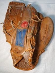 Vintage Mizuno MT2025 Crest Professional Model Baseball Glove Mitt Rht Infield. Fixed Price $10.79.