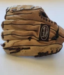 Louisville Slugger Baseball Mitt, Glove Size: 10.5 Inches Youth. Fixed Price $19.00.