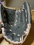 Adidas TS1050SDY Eazy Close 10.5 Youth Baseball Softball Glove Mitt Rht. Fixed Price $9.99.