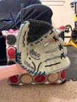 Wilson A800 Aura Right Handed Softball Glove 12INCH Really Nice. Fixed Price $50.00.
