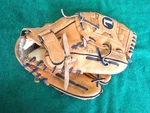 Louisville Slugger DSP1200 Glove Baseball 12" Rht. Fixed Price $18.00.