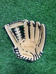 Wilson A2000 1786 12.5" Rht Infield Baseball Glove. Fixed Price $275.00.