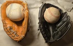 Lot Of Rawlings Kids Size 9.5 Baseball Gloves RGB155 & RGB115B VINTAGE+2 Balls. Fixed Price $14.99.