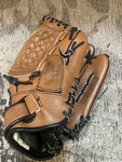 Mizuno Gpl 1154 11.5" Prospect Series Youth Leather Baseball Glove Rht Nice!. Fixed Price $24.00.