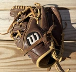 Wilson A800 Showtime Glove Mitt 11.5 Right Hand Throw A08RB16115. Fixed Price $40.00.