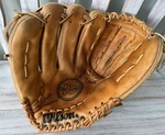 Wilson The A2002 Xl Left Hand Throw Softball/baseball Glove A2000. Fixed Price $89.99.