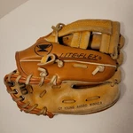 Mizuno MM4001 Lite Flex Full Grain Leather Baseball Glove Rht 9". Fixed Price $18.99.