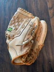 Mizuno MZ1022 Tartan Web Super Flex Palm Youth Right Hand Thrower Baseball Glove. Fixed Price $19.90.