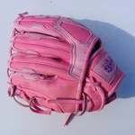 Wilson Its Girl Thing 10 Inch Baseball Glove Rh Throw. Fixed Price $7.00.