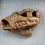 Wilson A2600 Fieldmaster Leather Baseball Glove Right Hand Throw 11". Fixed Price $17.07.