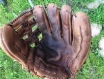 Macgregor Ny Willie Mays GC12 Personal Model Brown Leather Baseball Glove Rht. Fixed Price $96.00.