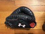 Under Armour Youth Catchers Mitt Rht UACM-100A Black Red Stitch Baseball Gl. Fixed Price $63.99.